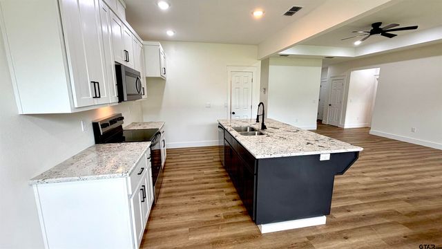 304 S. Bradford St, Arp, TX 75750