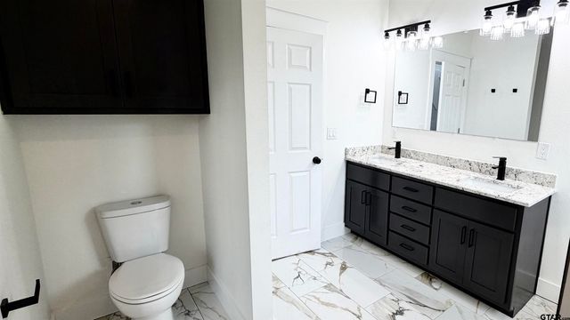 304 S. Bradford St, Arp, TX 75750