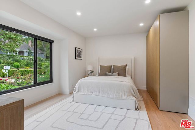 11346 Thurston Place, Los Angeles, CA 90049