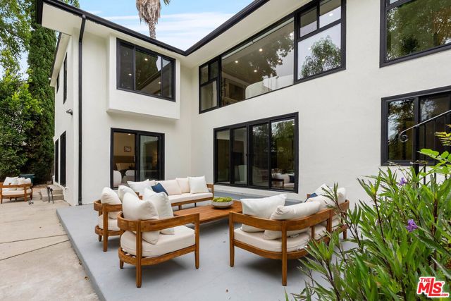 11346 Thurston Place, Los Angeles, CA 90049