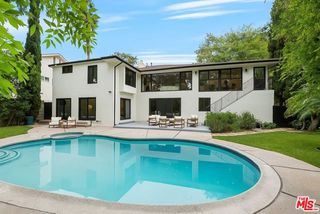 11346 Thurston Place, Los Angeles, CA 90049