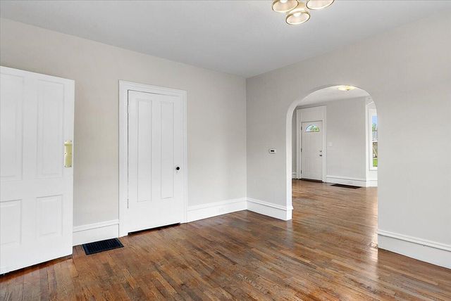 111 N Jefferson Street, Lowell, MI 49331