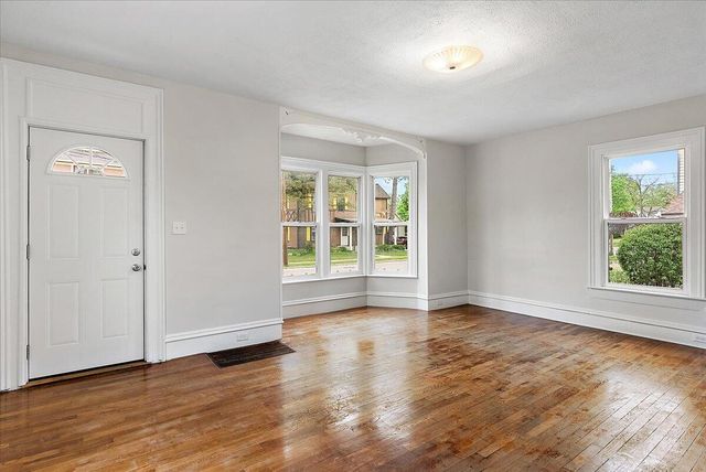 111 N Jefferson Street, Lowell, MI 49331