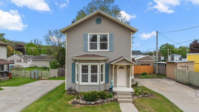 111 N Jefferson Street, Lowell, MI 49331