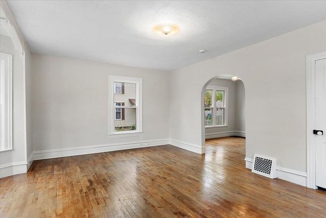 111 N Jefferson Street, Lowell, MI 49331
