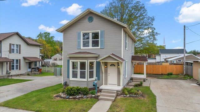 111 N Jefferson Street, Lowell, MI 49331
