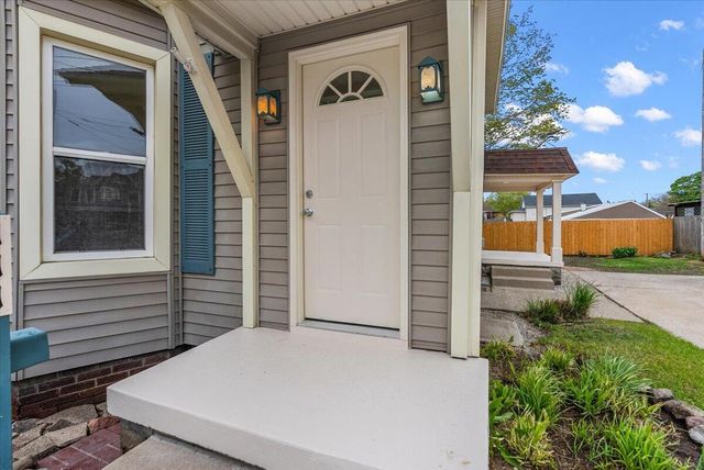 111 N Jefferson Street, Lowell, MI 49331