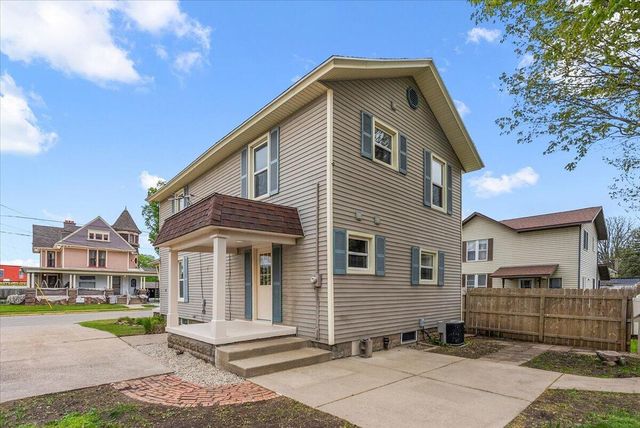 111 N Jefferson Street, Lowell, MI 49331