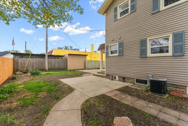 111 N Jefferson Street, Lowell, MI 49331