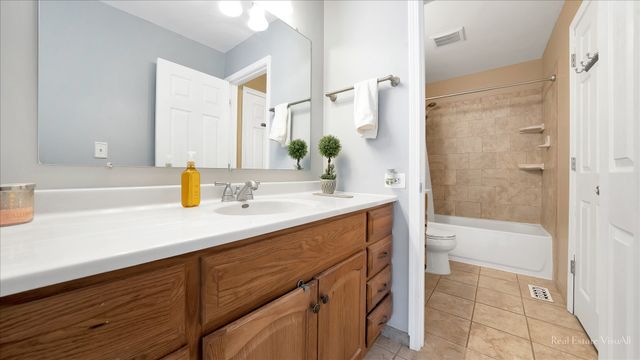 1312 Sandhurst Lane 1312, South Elgin, IL 60177