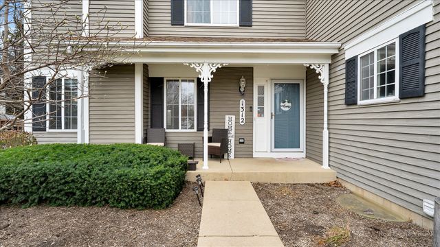 1312 Sandhurst Lane 1312, South Elgin, IL 60177