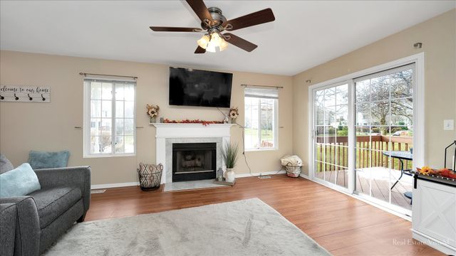 1312 Sandhurst Lane 1312, South Elgin, IL 60177