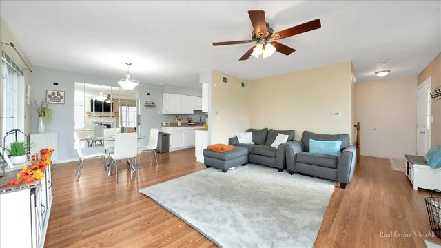 1312 Sandhurst Lane 1312, South Elgin, IL 60177