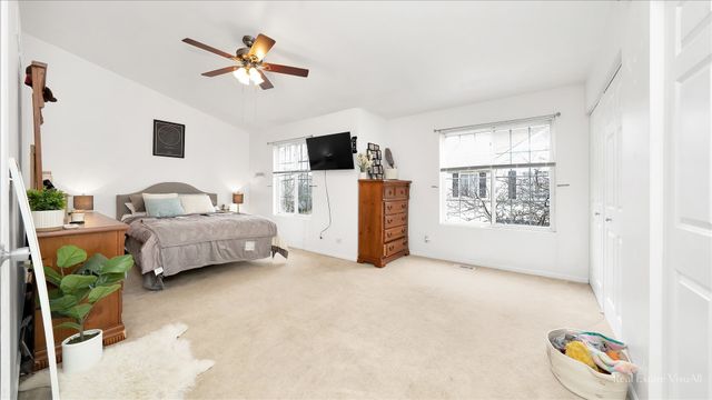 1312 Sandhurst Lane 1312, South Elgin, IL 60177