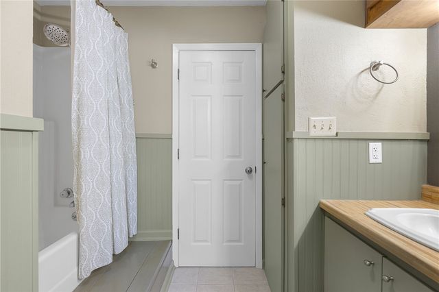 13058 Oak Forest Drive, Bryan, TX 77807