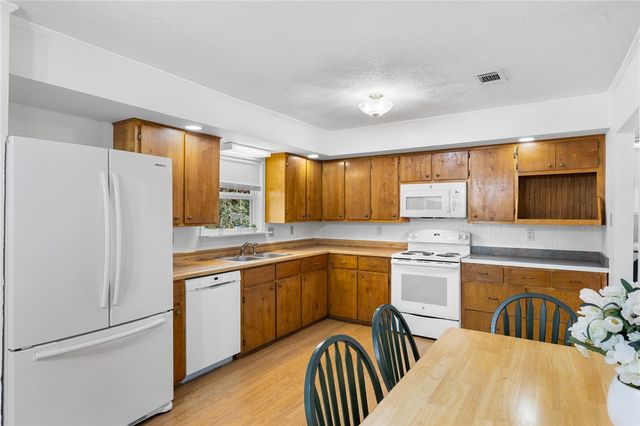 13058 Oak Forest Drive, Bryan, TX 77807