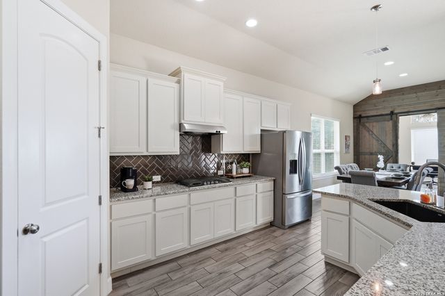 120 Escalera Cir, Boerne, TX 78006