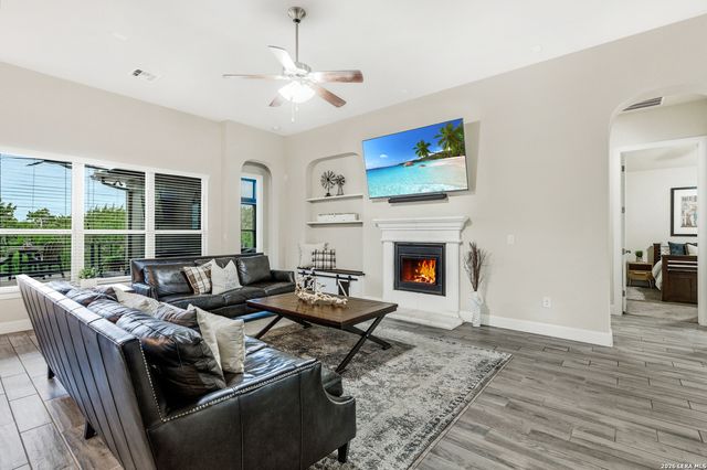 120 Escalera Cir, Boerne, TX 78006