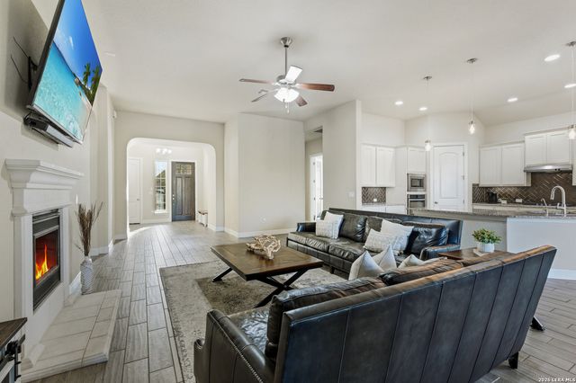 120 Escalera Cir, Boerne, TX 78006