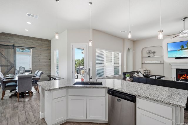 120 Escalera Cir, Boerne, TX 78006