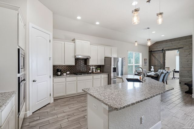 120 Escalera Cir, Boerne, TX 78006