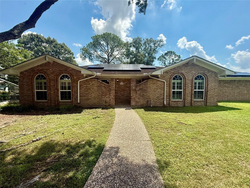 3108 La Vista, Bay City, TX 77414