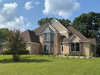 1217 Kings Carriage Road, Grand Blanc, MI 48439