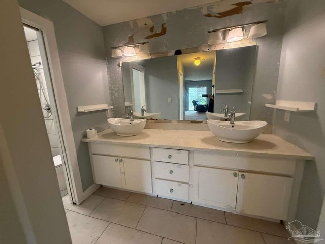 7474 Baywoods Ln, Pensacola, FL 32504