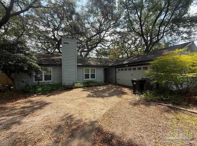 7474 Baywoods Ln, Pensacola, FL 32504