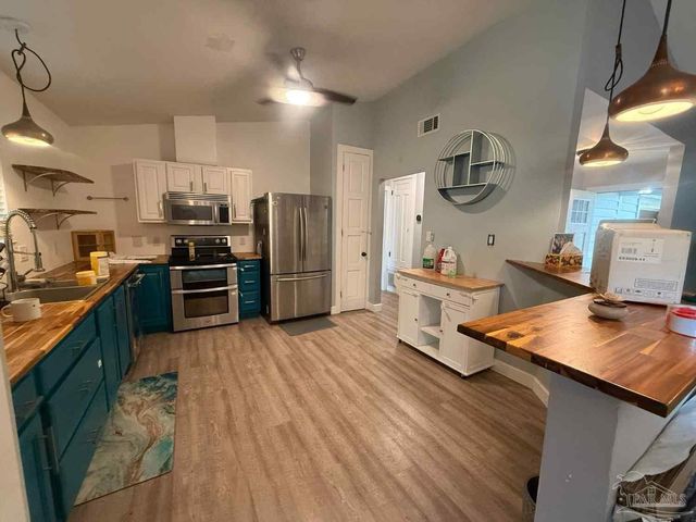 7474 Baywoods Ln, Pensacola, FL 32504