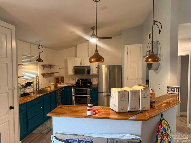 7474 Baywoods Ln, Pensacola, FL 32504