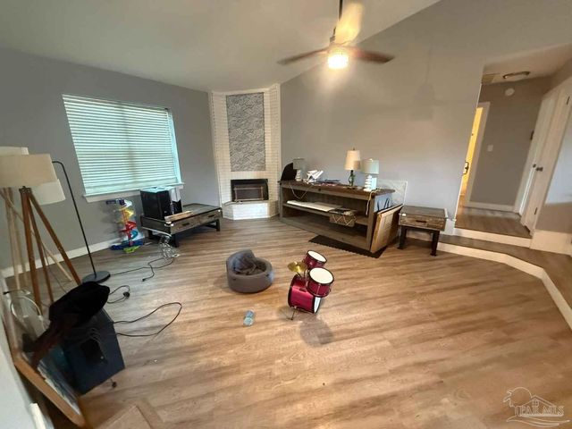 7474 Baywoods Ln, Pensacola, FL 32504