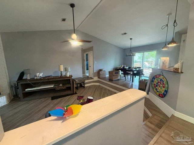7474 Baywoods Ln, Pensacola, FL 32504