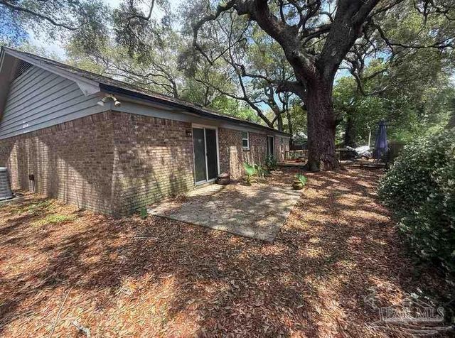 7474 Baywoods Ln, Pensacola, FL 32504