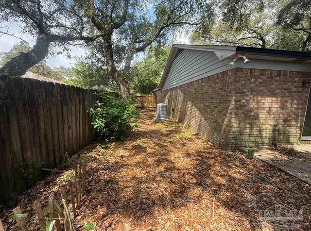 7474 Baywoods Ln, Pensacola, FL 32504