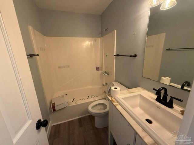 7474 Baywoods Ln, Pensacola, FL 32504