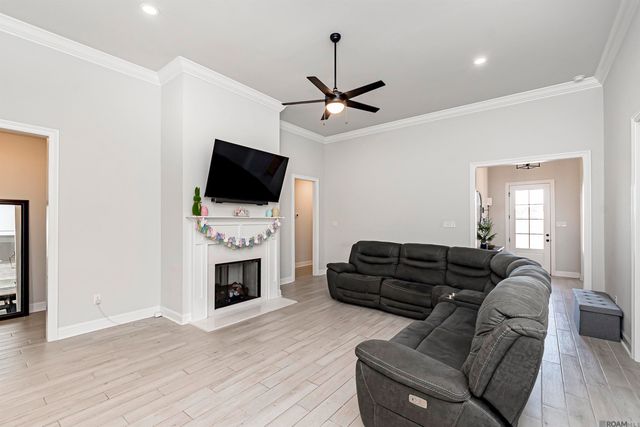 7219 Panama Canal Dr, Gonzales, LA 70737