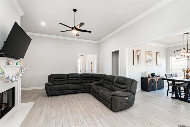 7219 Panama Canal Dr, Gonzales, LA 70737