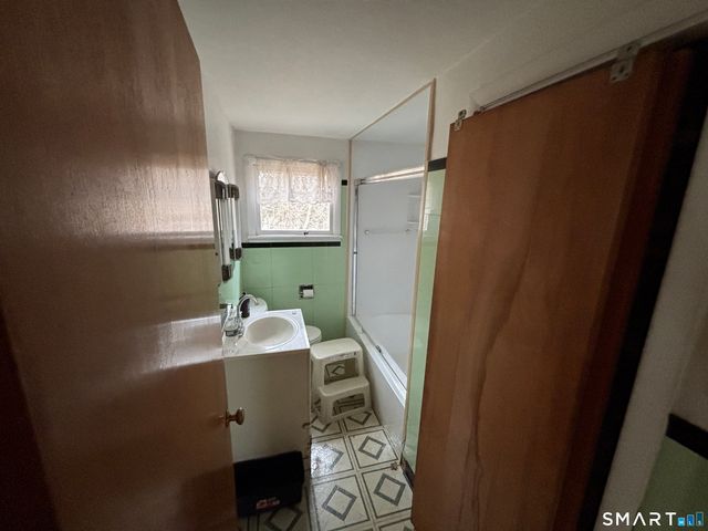 44 Upper State Street, North Haven, CT 06473