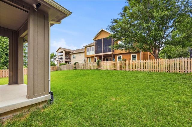 24504 W 80th Place, Lenexa, KS 66227
