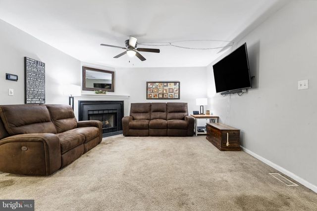 28 WOODCREST CT, Newark, DE 19702