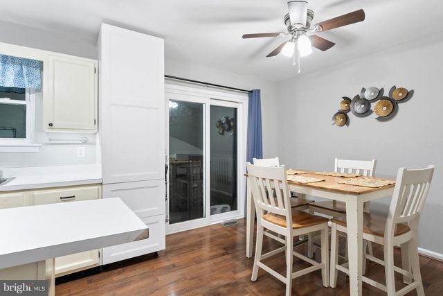 28 WOODCREST CT, Newark, DE 19702