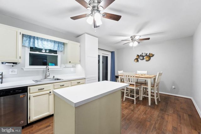 28 WOODCREST CT, Newark, DE 19702