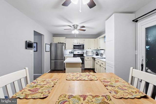 28 WOODCREST CT, Newark, DE 19702