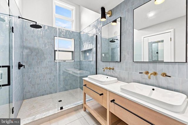 114 BAINBRIDGE ST, Philadelphia, PA 19147