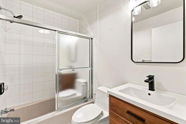 114 BAINBRIDGE ST, Philadelphia, PA 19147