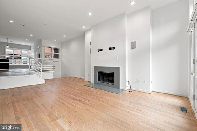 114 BAINBRIDGE ST, Philadelphia, PA 19147