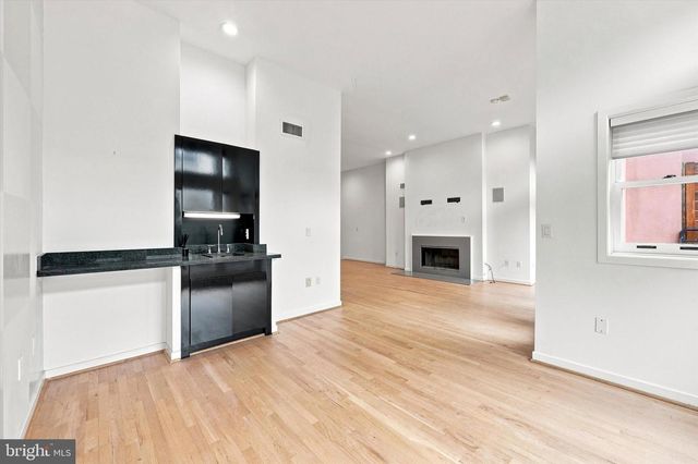 114 BAINBRIDGE ST, Philadelphia, PA 19147