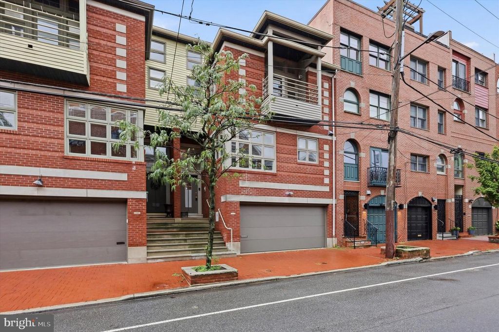 114 BAINBRIDGE ST, Philadelphia, PA 19147