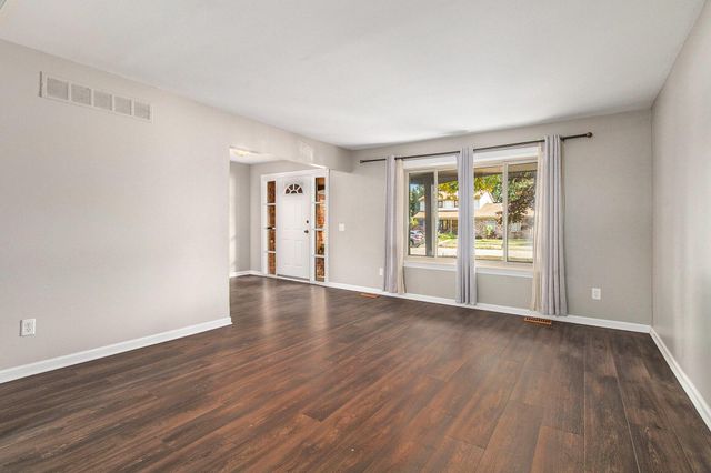 7371 Kingsbridge Road, Canton, MI 48187